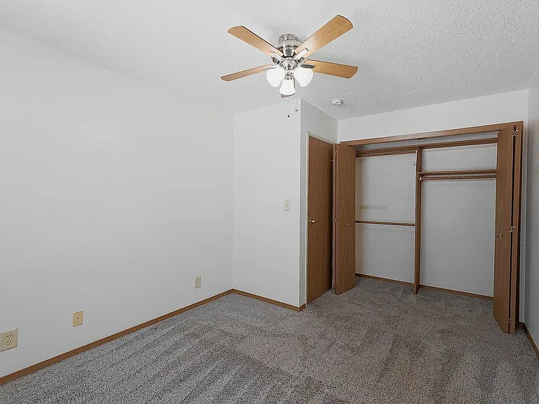Cambridge Apartments — Photo 42
