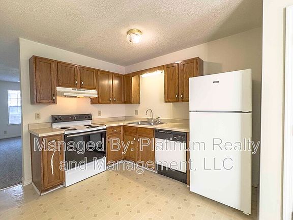4th image of 108-2 Hickory Trce