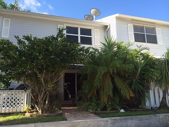 2nd image of 2725 NE 15th St