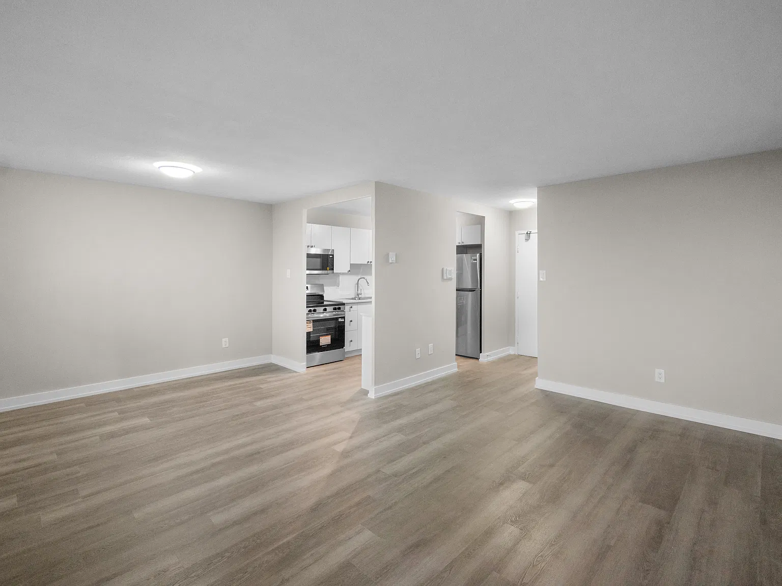 2170 Sherobee Road Mississauga — Photo 3