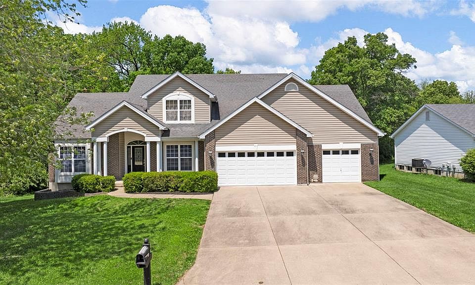 1st image of 211 Westhampton Dr