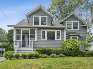 211 Pinelynn Rd, Glen Rock, NJ 07452