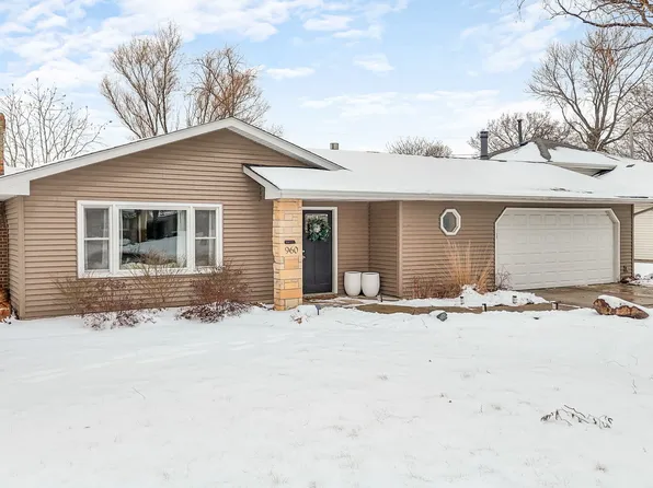 960 N Elmwood Dr, Aurora, IL 60506