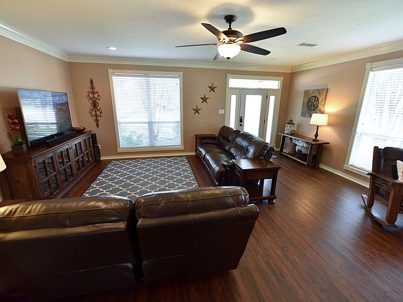 3rd image of 301 Bernburg Ln