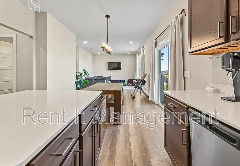6910 Stony Point Dr — Photo 12