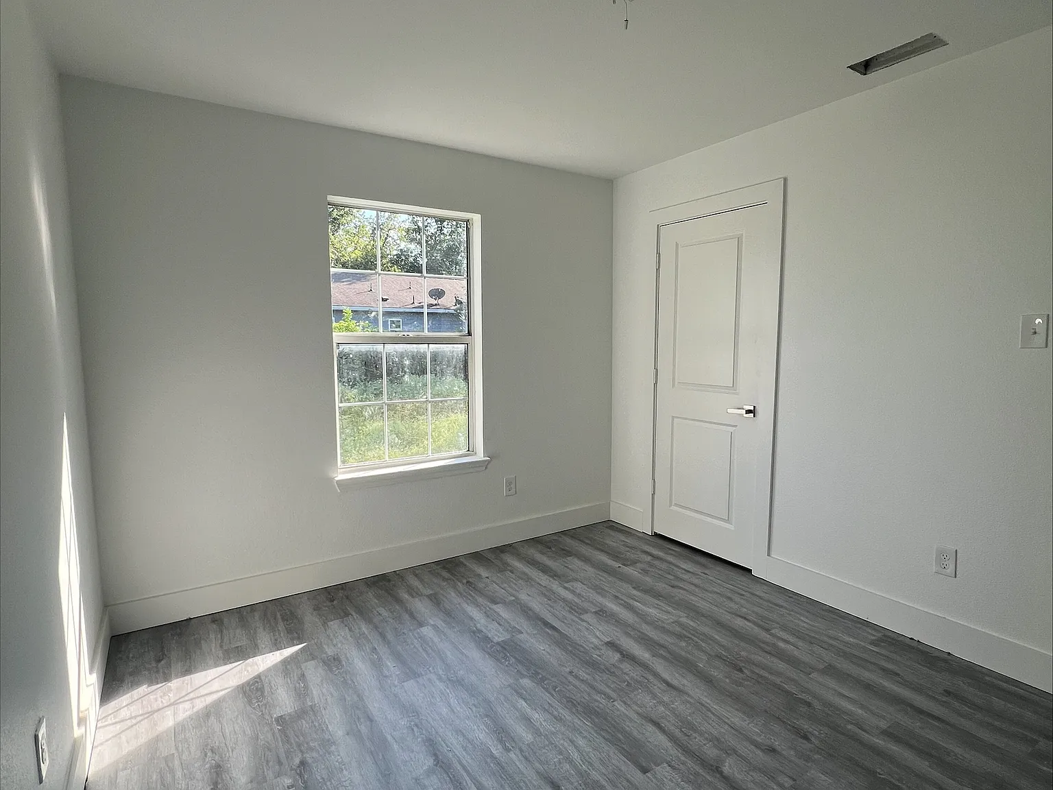 3 bed, 1026 sqft, $1,675 — Photo 2