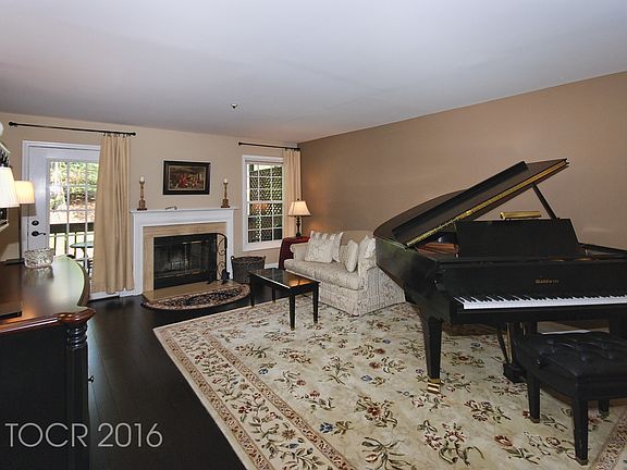 3rd image of 853 Alexandria Ct