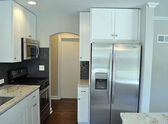 4th image of 164 N 8th Ave