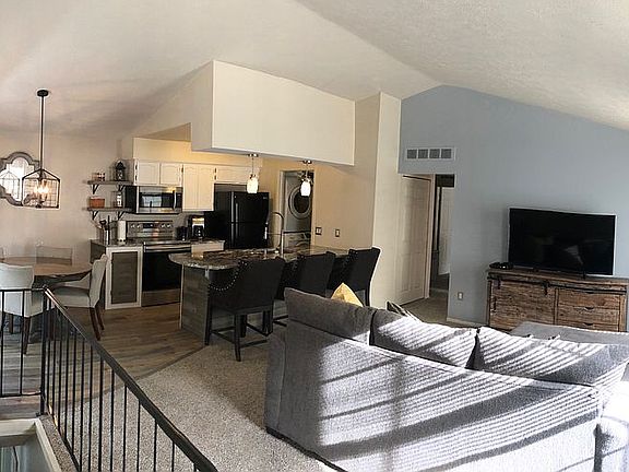 Living / Kitchen 