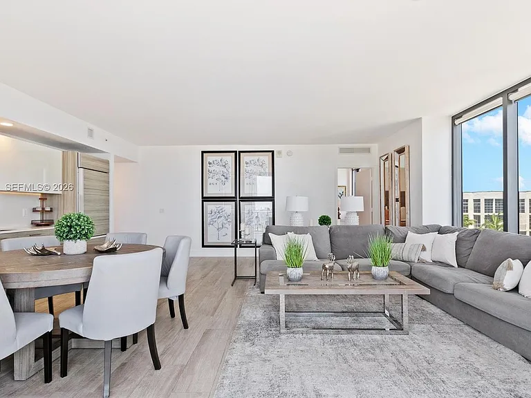 121 NE 34th St #1008 — Photo 7