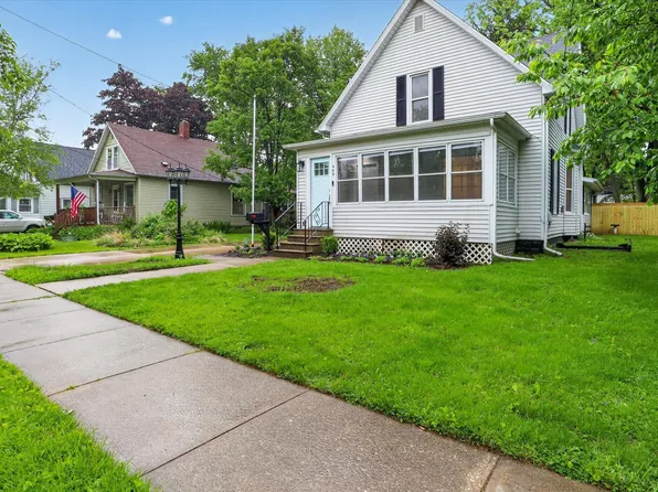 409 Oak St, Three Oaks, MI 49128