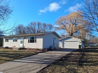 803 11 1/2 Ave SE, Willmar, MN 56201