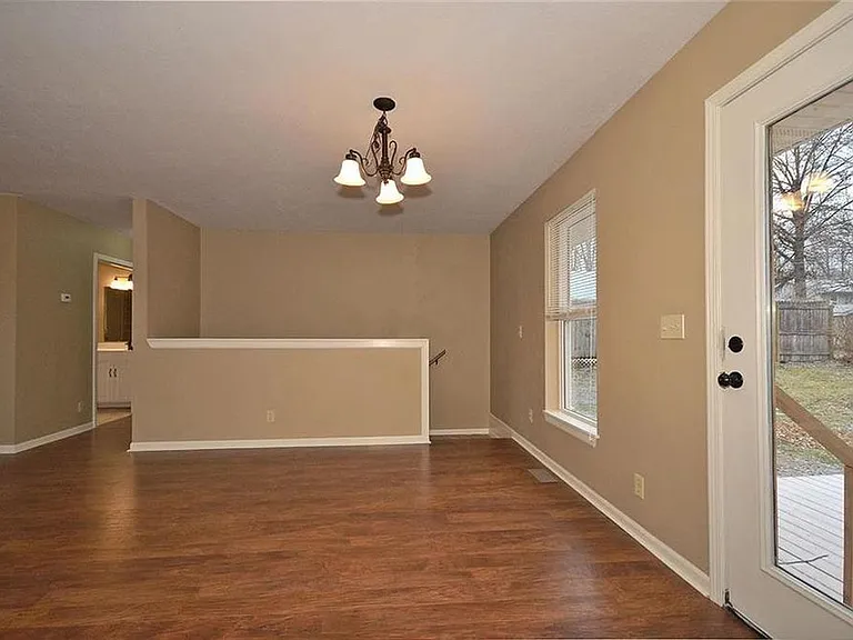 6130 NE Vivion Rd — Photo 2