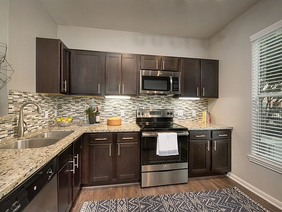 Gables Metropolitan Uptown Renovated Kitchen