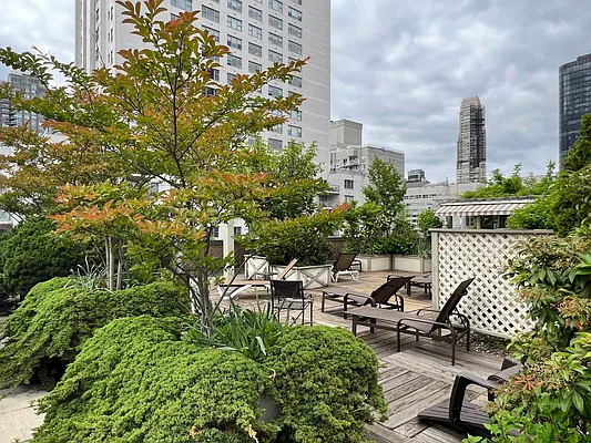 Rented by Luxus Manhattan Realty | media 24