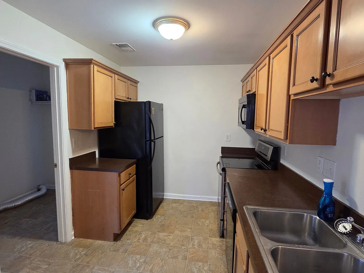 2 bed, 2.5 bath, 1385 sqft, $1,650 — Photo 3