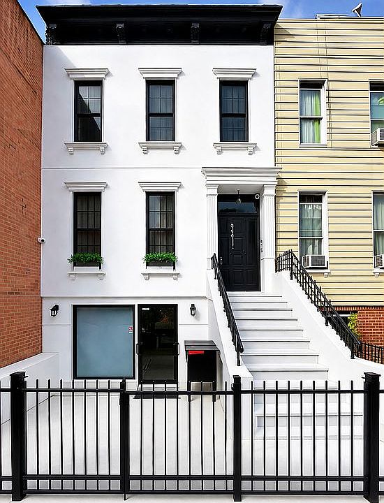 1st image of 989 Halsey St #1