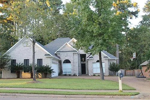 325 Pinewood Ln Photo 1