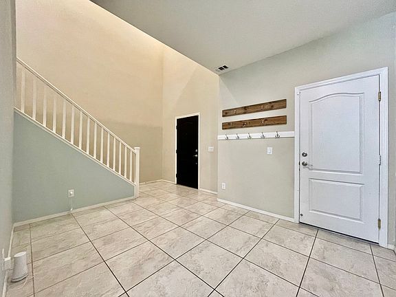 5th image of 10638 Blackbird Ave