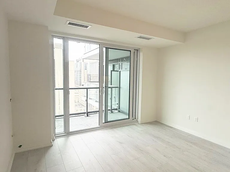 280 Dundas St E #1613 — Photo 4
