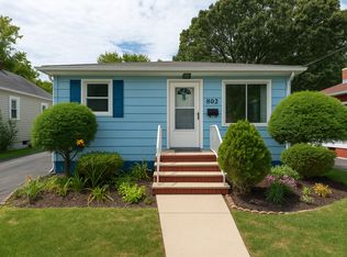 802 Pine St, Waukegan, IL 60085