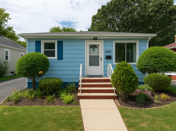 802 Pine St, Waukegan, IL 60085