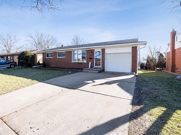 2nd image of 35499 Elmira St