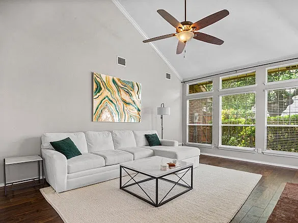 10800 Alexandria Dr — Photo 10