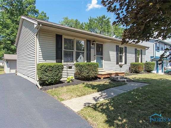 3rd image of 1025 Bedford Woods Dr