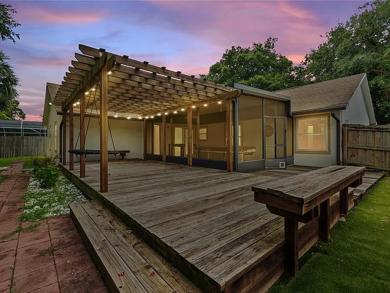 308 Silver Pine Dr — Photo 30