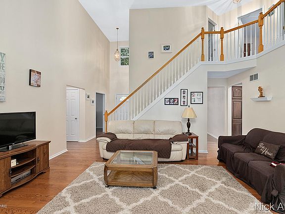 5th image of 6740 Blythefield Ave NE