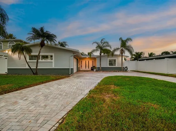577 Crystal Dr, Madeira Beach, FL 33708