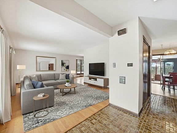 3rd image of 883 Honey Ln