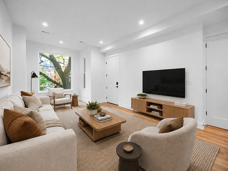 2113 N Kenmore Ave #G — Photo 3