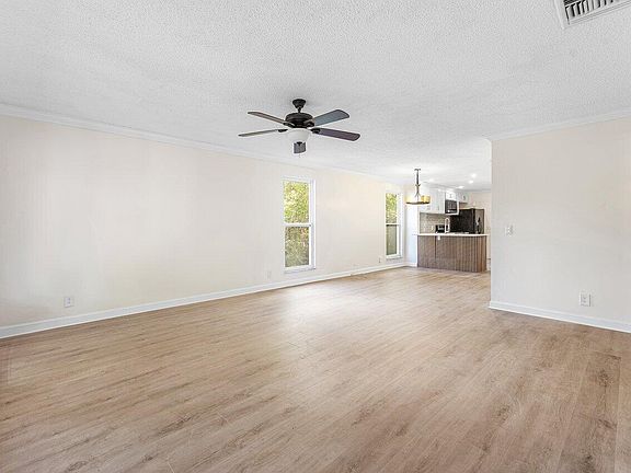 4th image of 4627 Orleans Court #A