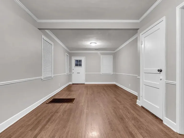1017 Gordon St — Photo 3