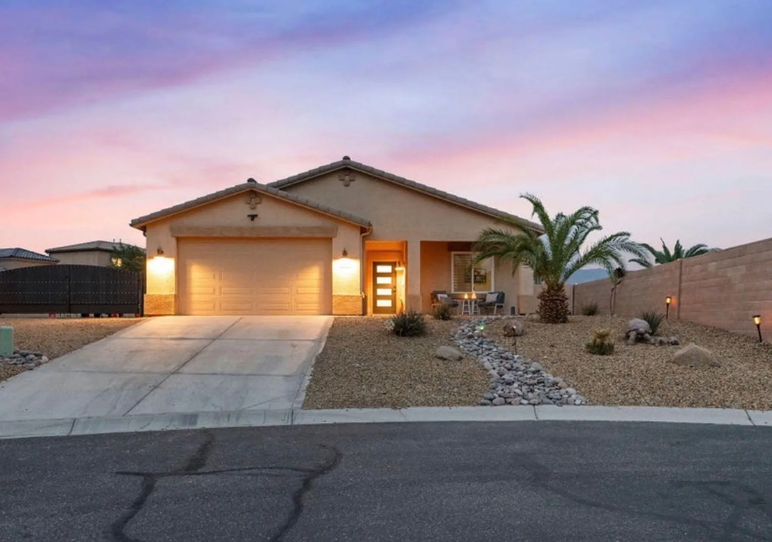 Furnished Winter Pool Home in Gated Community 2026/2027 — Photo 1