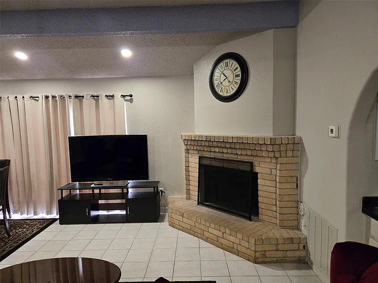 4111 Knoll Glen Dr — Photo 1