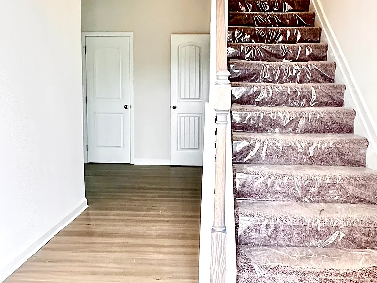 94 Briarwood Dr — Photo 2