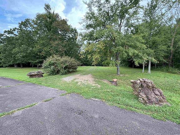 3rd image of 104 Riverview Trce