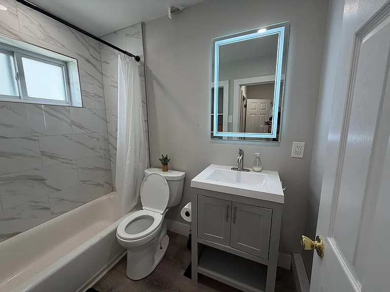 711 Harry St #1B — Photo 4