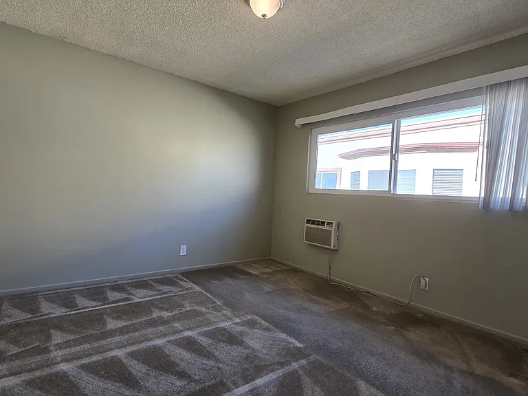 1302 Lyndon St #12 — Photo 9