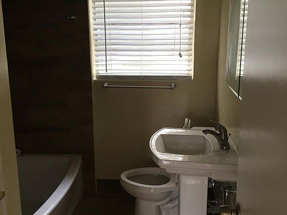 5th image of 733 Warwick Pl