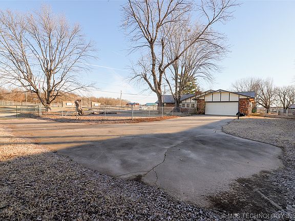 4th image of 10104 S 200th East Ave