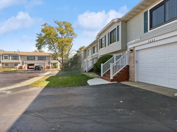 4233 Continental Dr, Waukegan, IL 60087