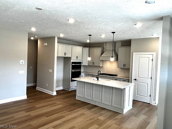 2nd image of 18 Paige Ln