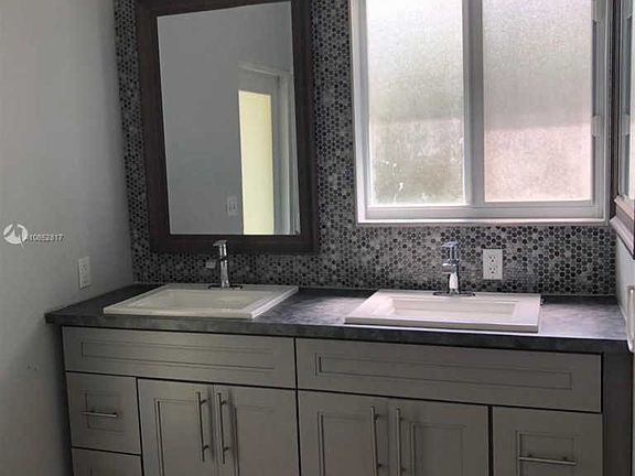5th image of 842 NE 121st St #1