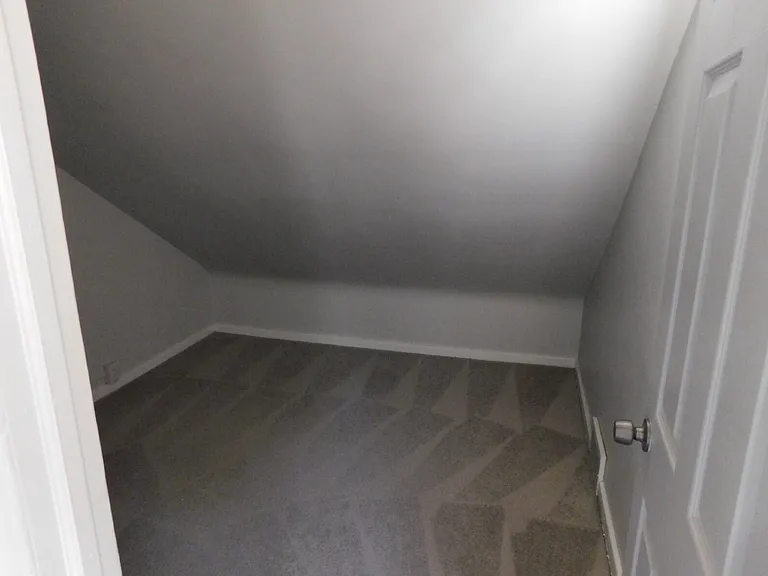 23546 Glenbrook Ave — Photo 11