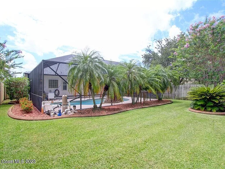 1648 Kestrel Ct — Photo 32
