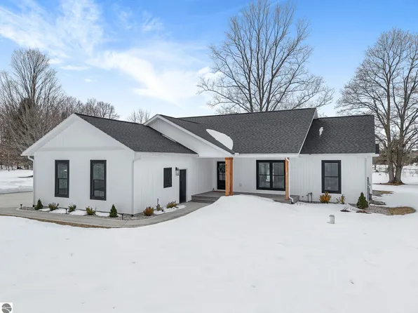 4771 Arbor Grove Dr, Traverse City, MI 49685